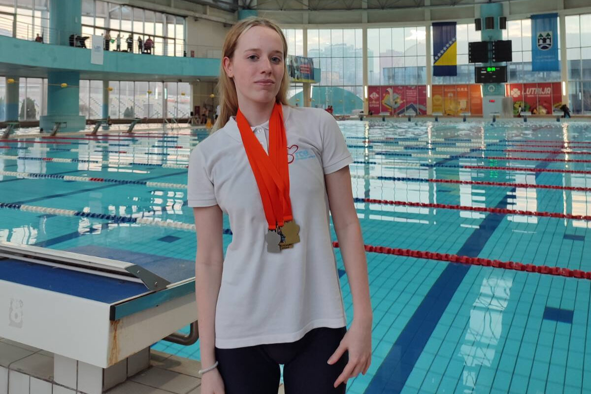 Aiša Hodžić osvojila je 4 medalje na takmičenju Plivački Vučko 2025